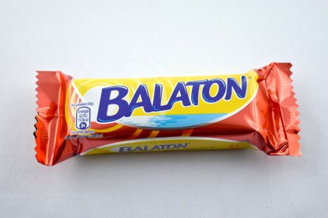 "Balaton" Waffelschnitte, umhüllt mit dunkle Schokolade, rot, 30 gr